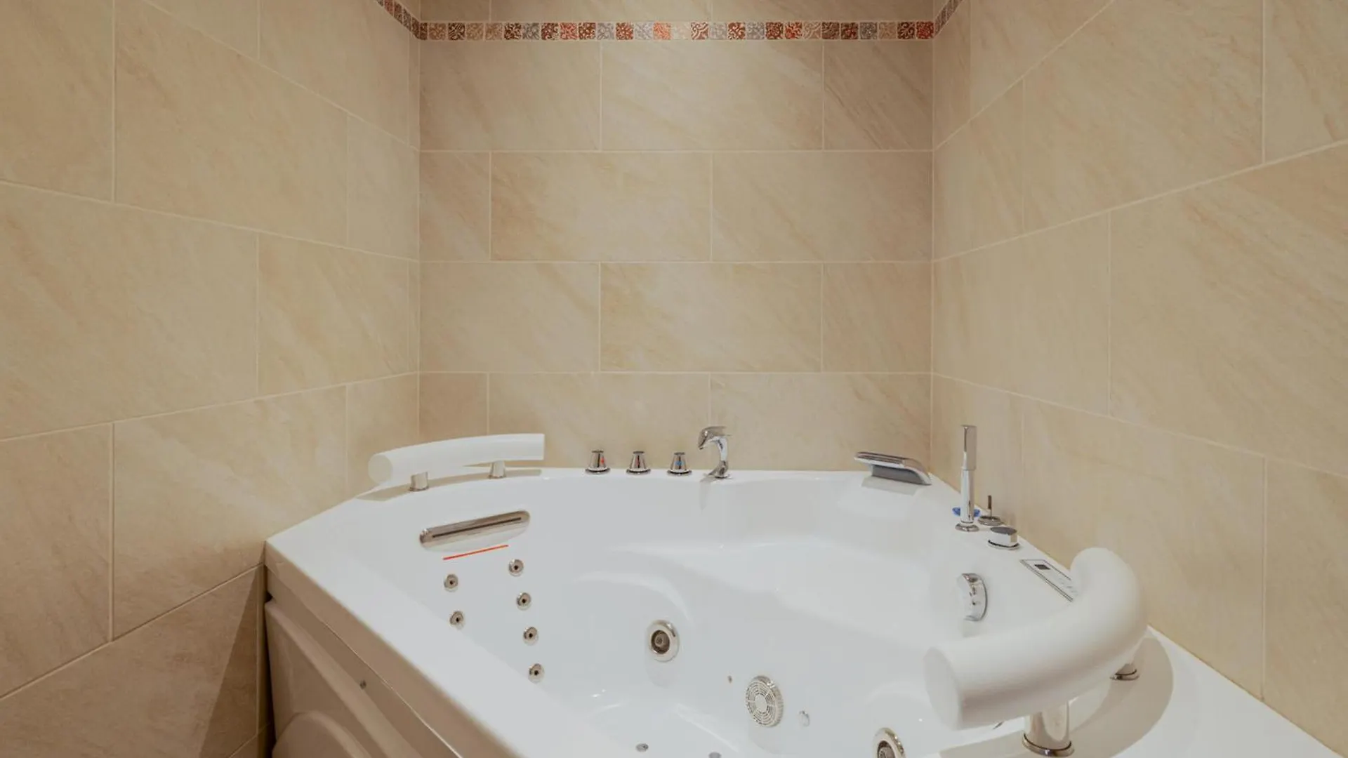 Chalet Authentique Pres Du Village, 5 Chambres, Balneo - Fr-1-808-2 Le Monêtier-les-Bains フランス